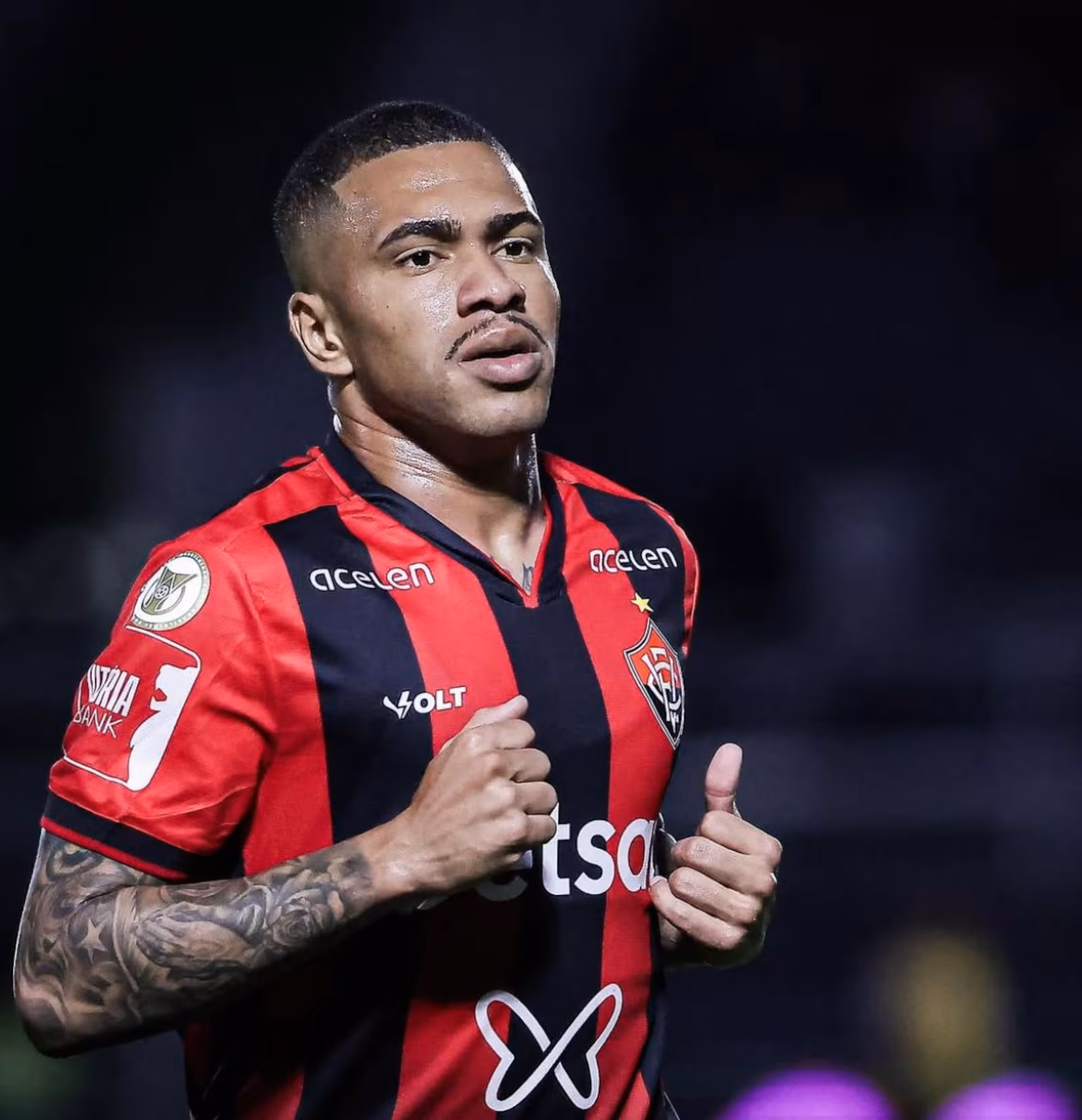 No momento, você está visualizando Justiça Libera Lateral Esteves para o Grêmio: Entenda o Caso e o Impacto Financeiro