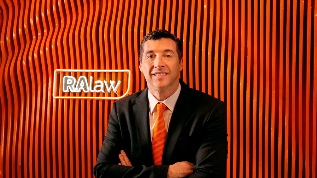 RA Law Celebra Reconhecimento Internacional: Marcelo Robalinho Alves Recebe o Latin American Excellence in Law Awards 2025